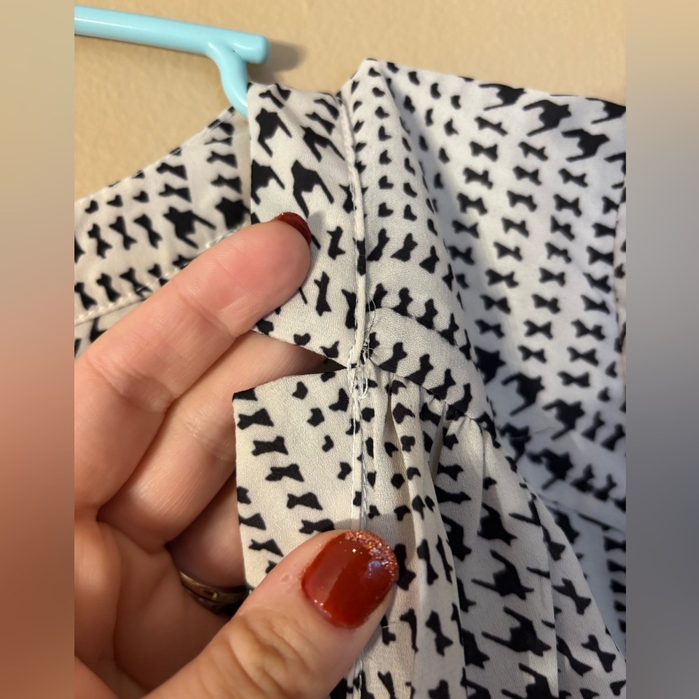 41 Hawthorne houndstooth print blouse Medium - Picture 5 of 10